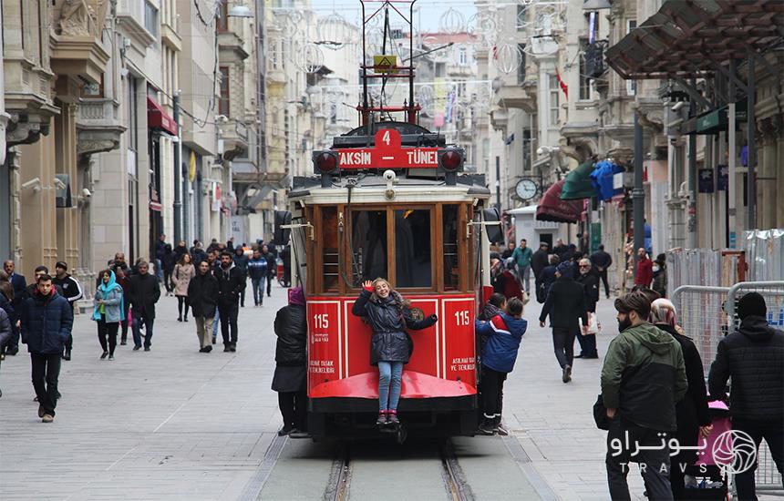 تراموای قدیمی خیابان استقلال استانبول